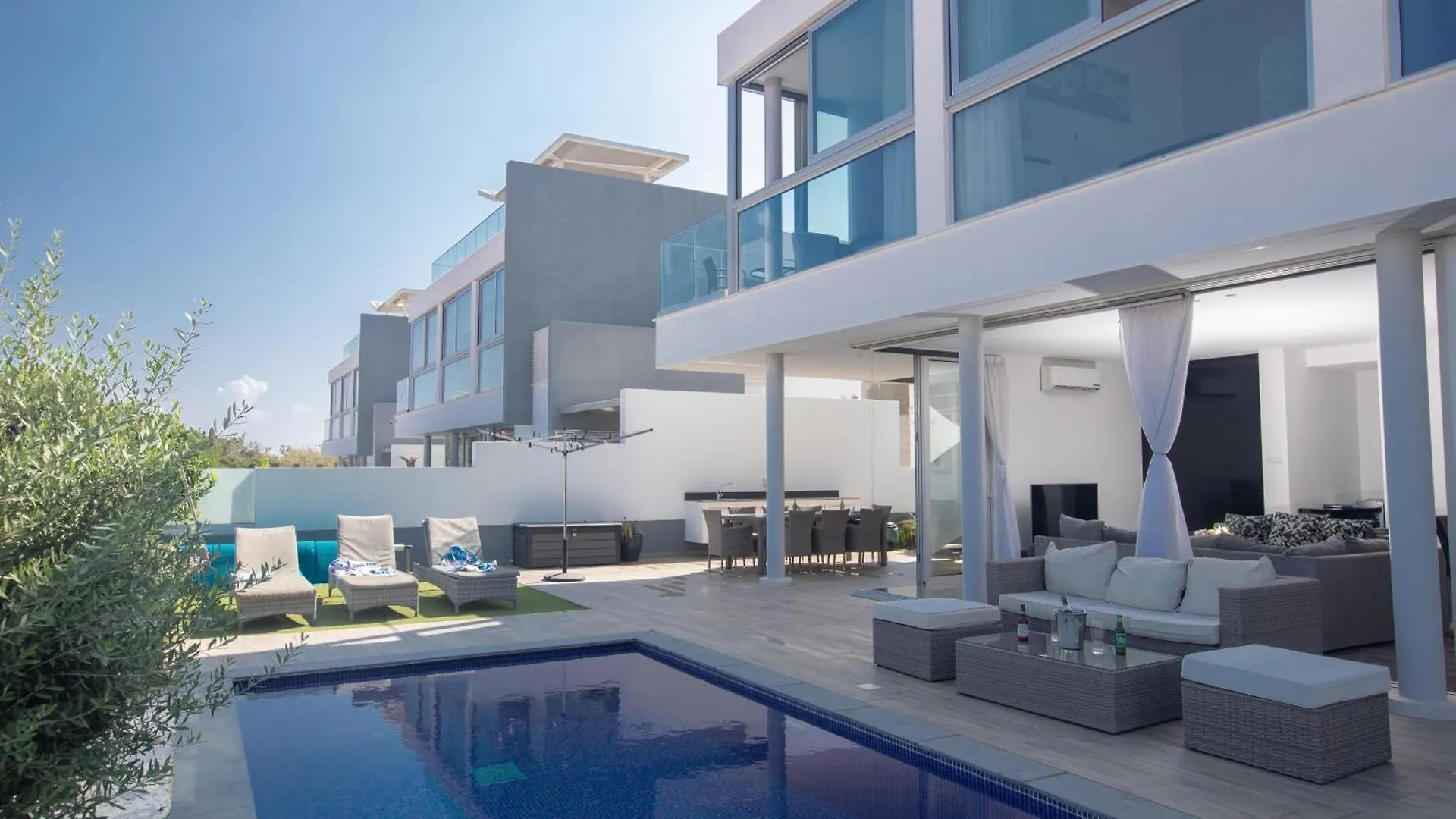 Blue Pearl Villas Protaras 0*,